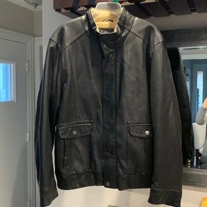Men’s Marc Anthony Faux leather jacket. Beautiful condition! Size XL